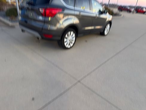 Used 2019 Ford Escape SEL image 5
