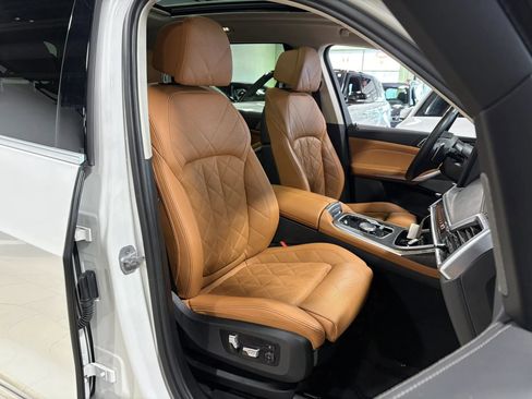 Used 2023 BMW X7 xDrive40i w/ Premium Package AWD/4WD image 7