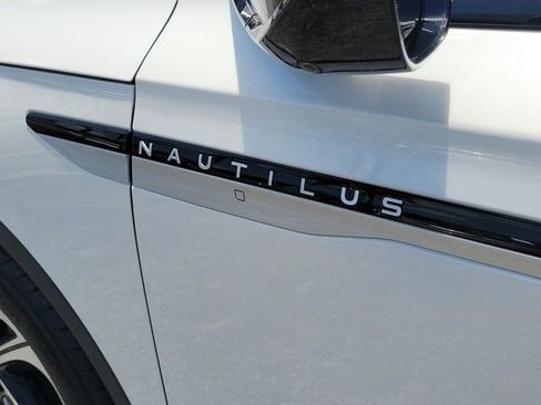 Used 2024 Lincoln Nautilus Premier AWD/4WD image 5