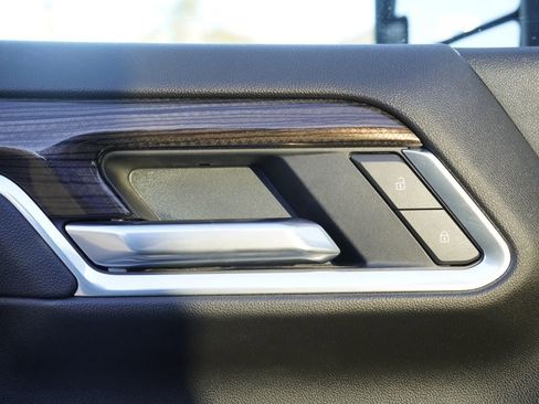 Used 2025 Chevrolet Silverado 2500 LT w/ Convenience Package image 11