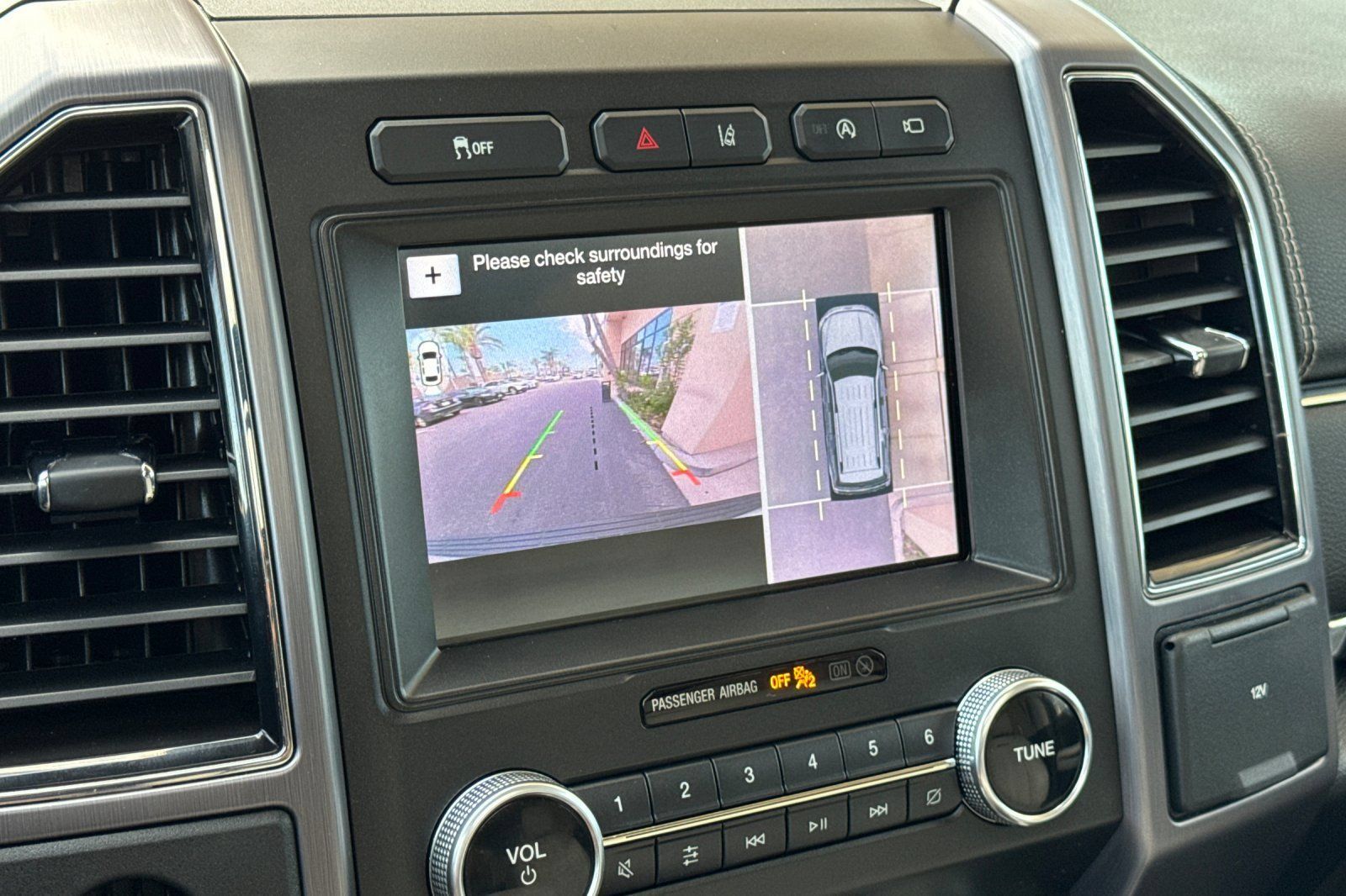 Used 2019 Ford Expedition Platinum RWD image 24