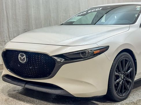 Used 2019 MAZDA MAZDA3 Hatchback w/ Premium Package image 4