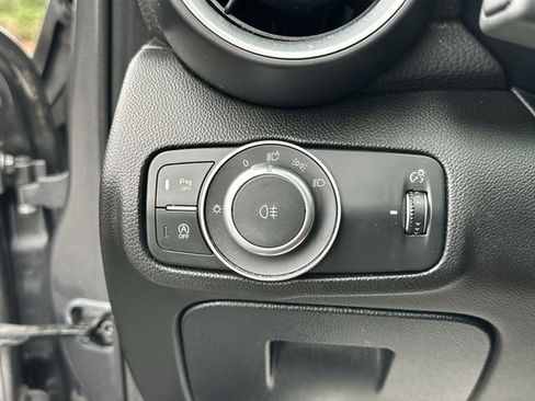 Used 2022 Alfa Romeo Giulia Ti image 16