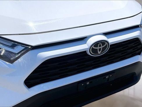 Used 2025 Toyota RAV4 XLE FWD image 27