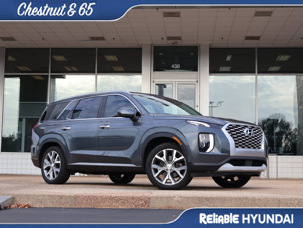 Used 2022 Hyundai Palisade SEL w/ Premium Package FWD image 2