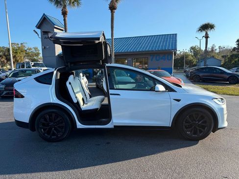 Used 2023 Tesla Model X image 4