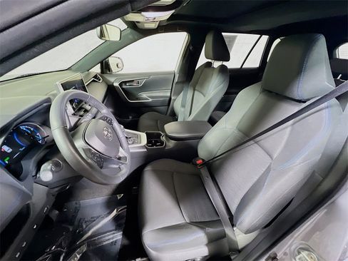 Certified 2025 Toyota RAV4 SE w/ Convenience Package image 18