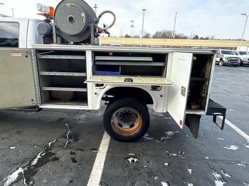 Used 2013 Ford F550 2WD Crew Cab Super Duty w/ Payload Upgrade Pkg image 17