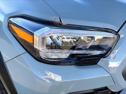 Certified 2022 Toyota Tacoma TRD Off-Road image 27