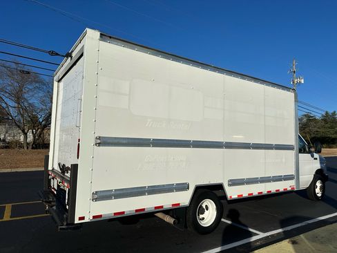 Used 2022 Ford E-350 and Econoline 350 Super Duty image 4