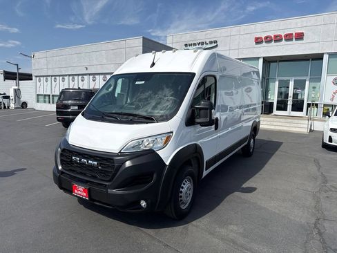 Used 2025 RAM ProMaster 2500 w/ Convenience Group FWD image 3