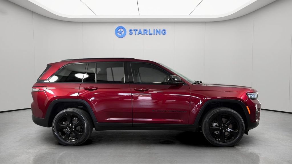 Used 2023 Jeep Grand Cherokee Limited w/ Black Appearance Package RWD image 11