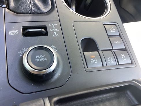 Used 2024 Toyota Highlander XSE AWD/4WD image 19