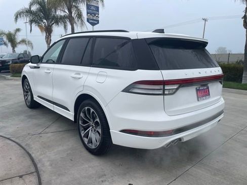 New 2026 Lincoln Aviator AWD image 3