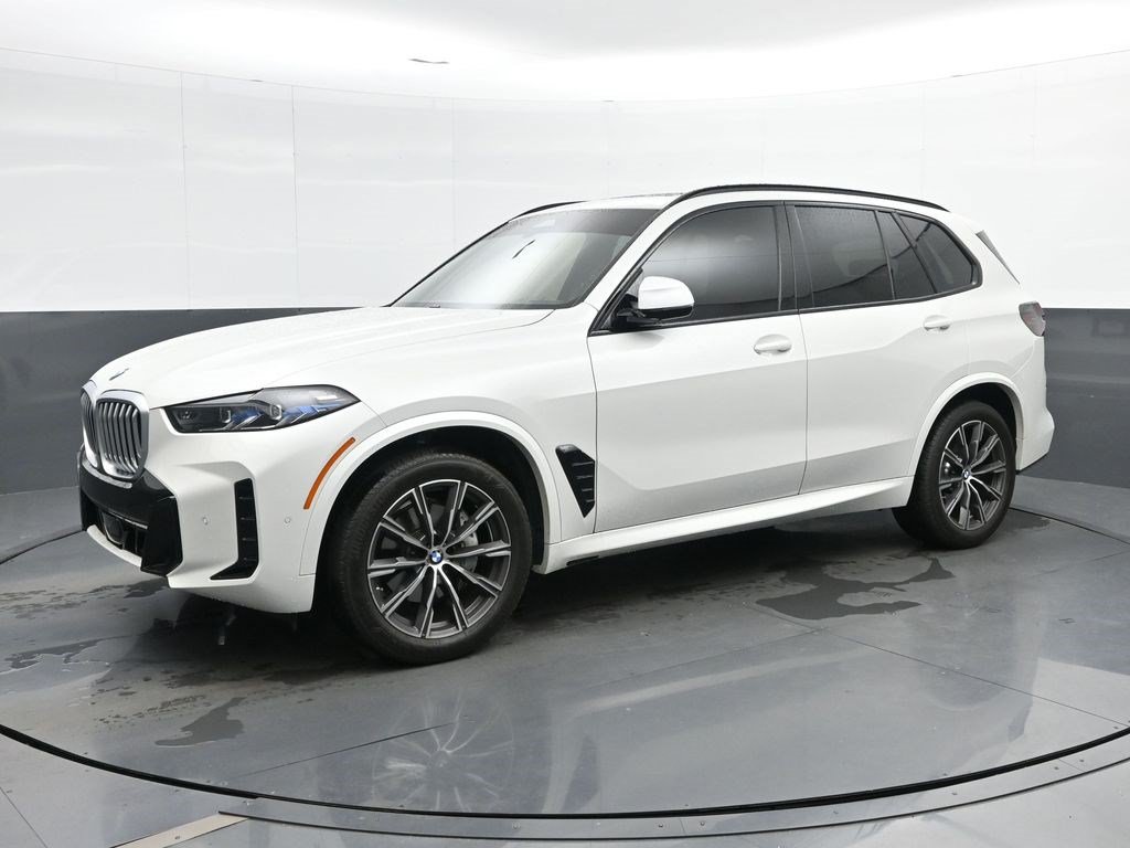 Used 2025 BMW X5 xDrive40i w/ M Sport Package AWD/4WD image 4
