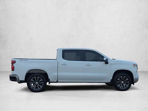 Used 2022 Chevrolet Silverado 1500 LT AWD/4WD image 4
