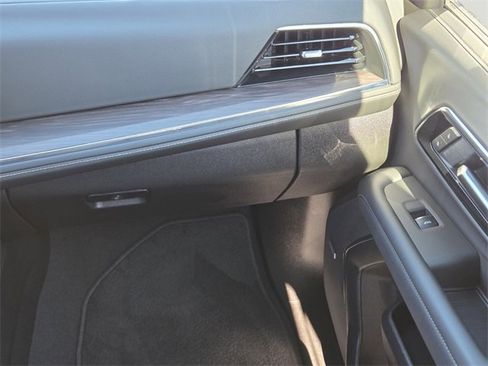 Used 2025 Chevrolet Suburban Premier image 16