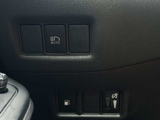 Used 2018 Toyota C-HR XLE FWD image 22