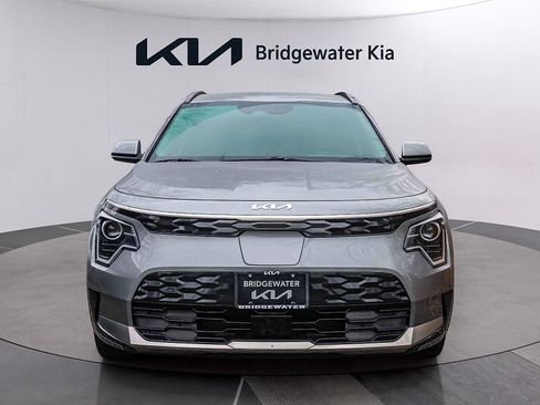 Used 2024 Kia Niro Wind w/ Wind Preserve Package FWD image 3