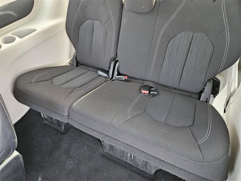 Used 2023 Chrysler Voyager LX image 20
