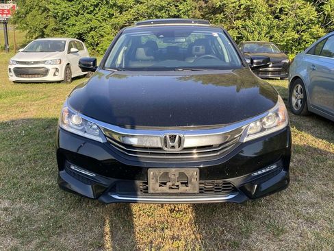 Used 2017 Honda Accord EX-L image 2