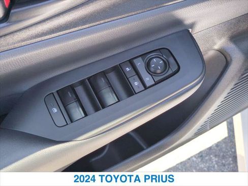 Used 2024 Toyota Prius LE FWD image 13