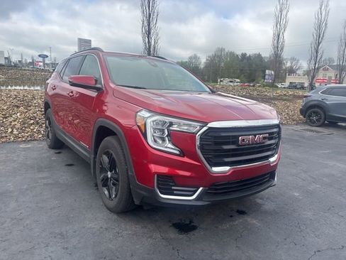 Used 2023 GMC Terrain SLE w/ Driver Convenience Package image 3