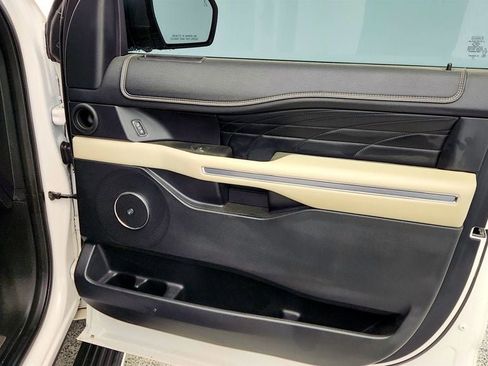 Used 2019 Ford Expedition Platinum image 27