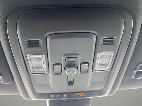 Used 2025 GMC Yukon Denali AWD/4WD image 32
