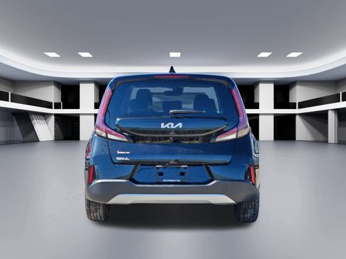 Certified 2023 Kia Soul LX image 5
