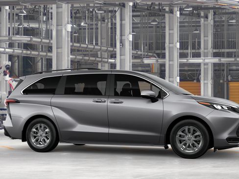 New 2026 Toyota Sienna LE FWD image 15