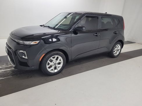 Used 2021 Kia Soul S image 2