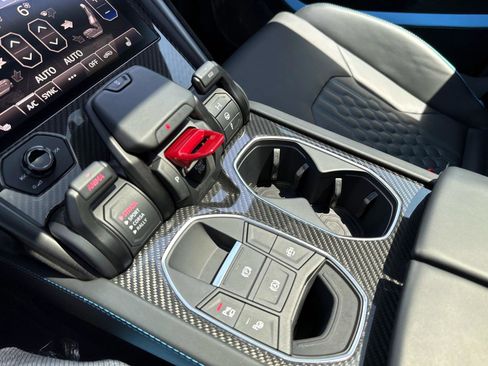 Used 2024 Lamborghini Urus Performante AWD/4WD image 29