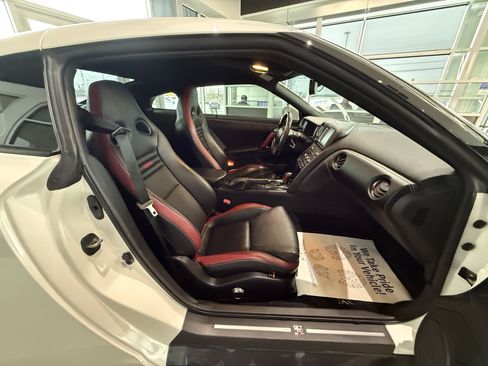 Used 2014 Nissan GT-R Black Edition image 27