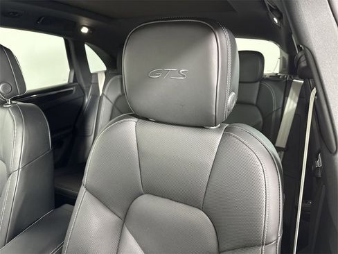 Certified 2025 Porsche Macan GTS image 41