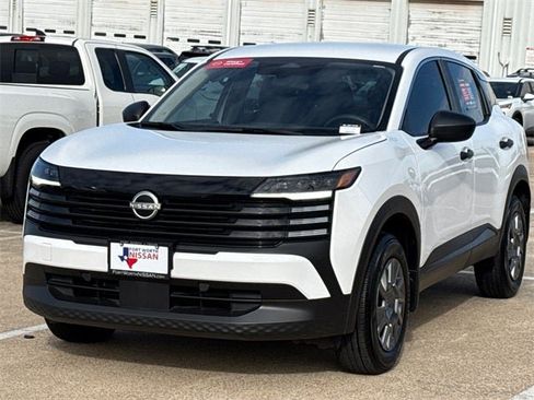 Used 2025 Nissan Kicks S image 4