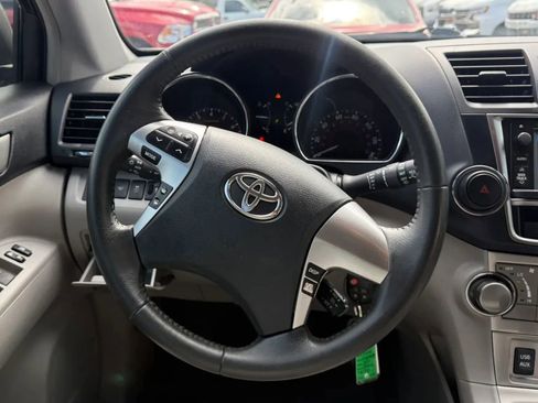 Used 2013 Toyota Highlander SE FWD image 9