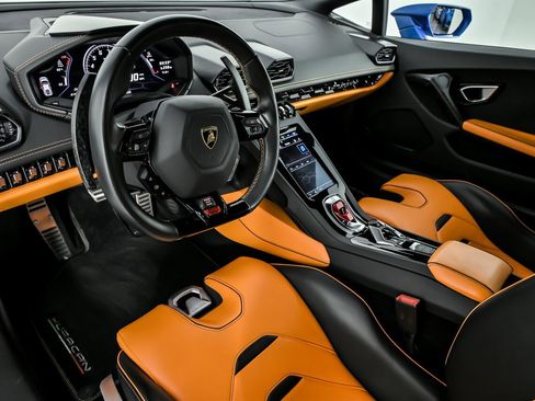 Used 2020 Lamborghini Huracan EVO image 21