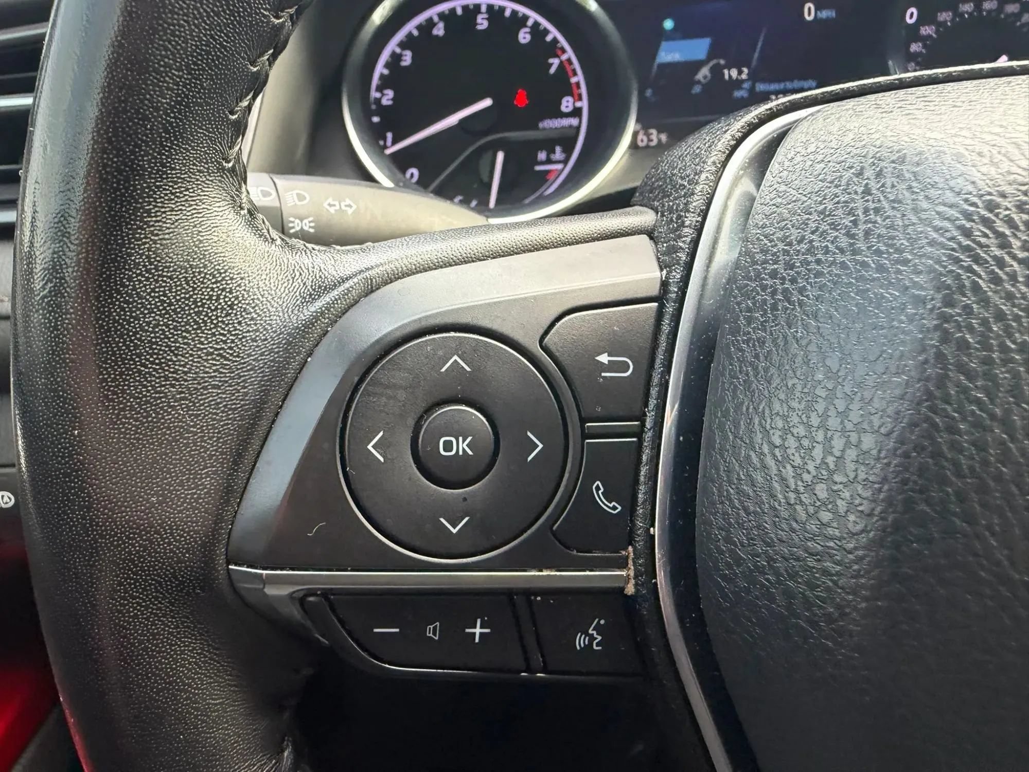 Used 2020 Toyota Camry XLE w/ Navigation Package FWD image 13