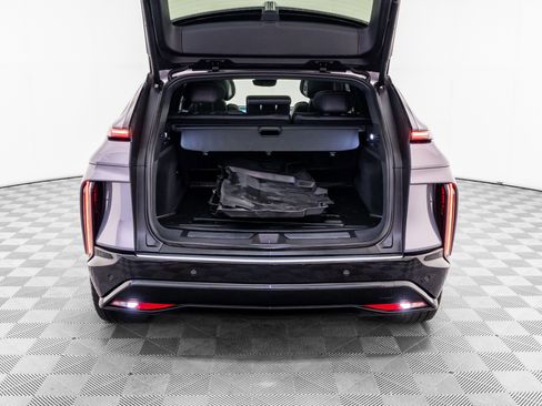 Certified 2025 Cadillac Lyriq Luxury w/ LPO, Floor Liner Package AWD/4WD image 38