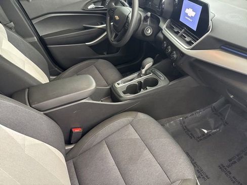 Used 2024 Chevrolet Trax LS w/ LS Convenience Package FWD image 21