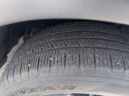 Used 2023 Honda Pilot LX image 4