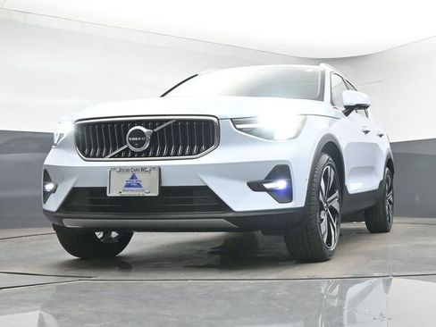 Used 2025 Volvo XC40 B5 Plus AWD/4WD image 37