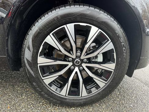 Used 2025 Volvo XC60 B5 Core w/ Protection Package Premier image 9