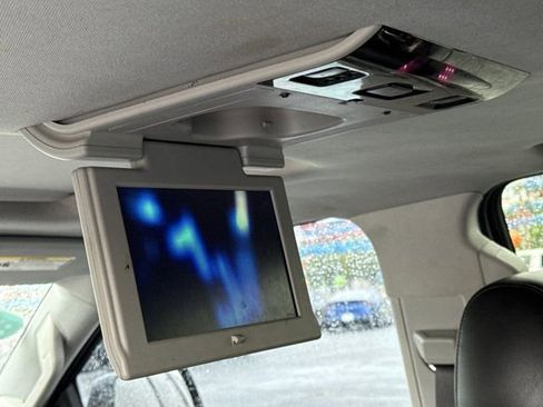 Certified 2017 Cadillac Escalade ESV Premium Luxury RWD image 18