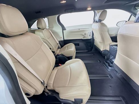Certified 2023 Toyota Sienna Limited image 28