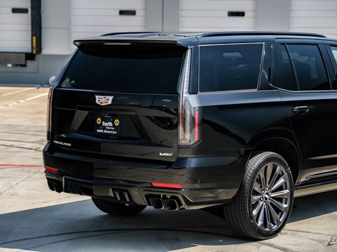 Used 2025 Cadillac Escalade V image 14