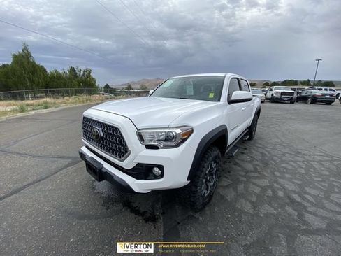 Used 2019 Toyota Tacoma TRD Off-Road AWD/4WD image 1