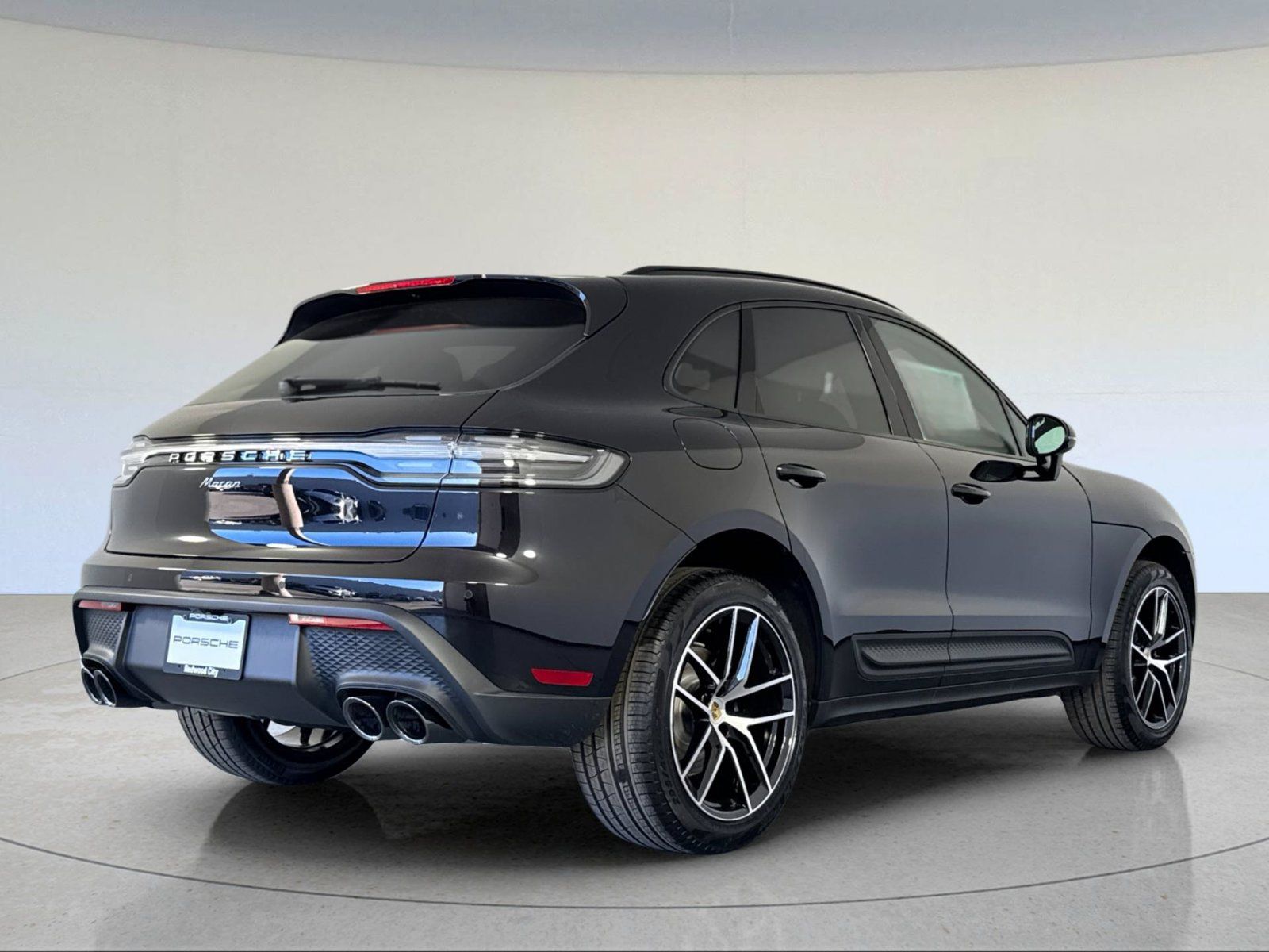 Certified 2026 Porsche Macan AWD/4WD image 8