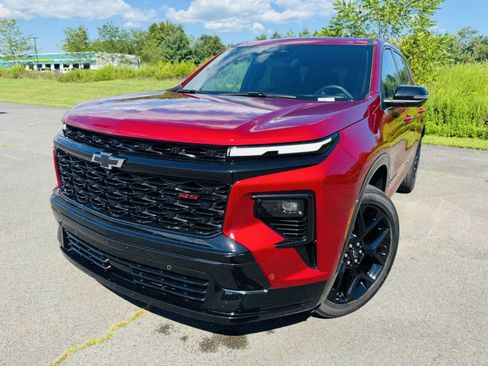 Used 2024 Chevrolet Traverse RS w/ LPO, Floor Liner Package image 1